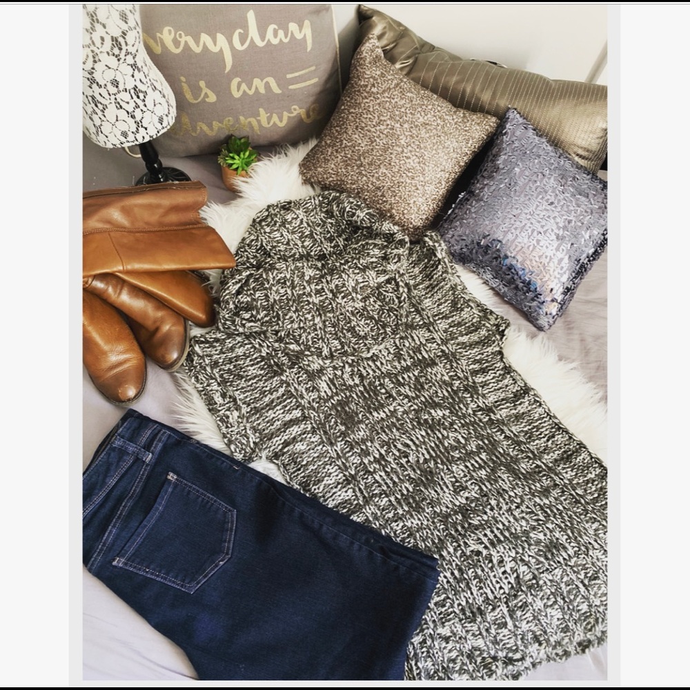 Chunky & Soft Cowlneck Sweater